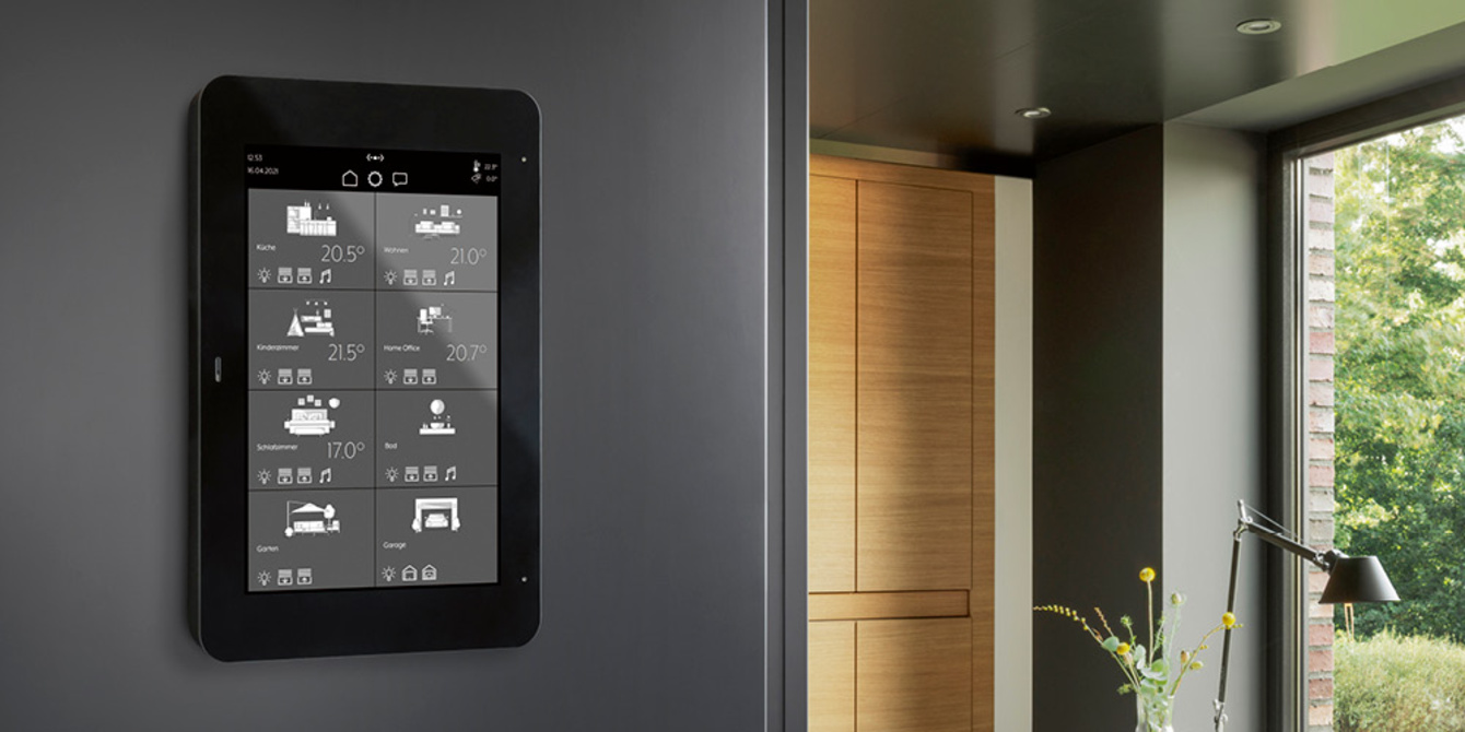 JUNG Smart Panel 8 bei Wirbs Elektrotechnik in Coppenbrügge